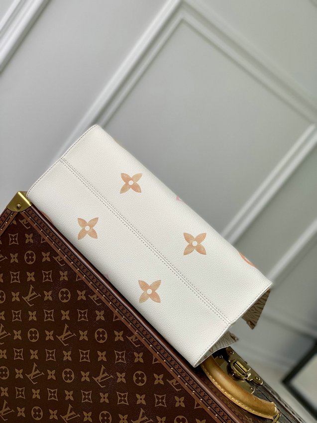 Louis Vuitton M22975 Outlet By The Pool OnTheGo MM On Sale