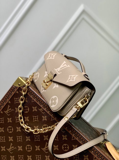 Louis Vuitton M23081 Women's bag Pochette Metis East West Monogram Real Leather 