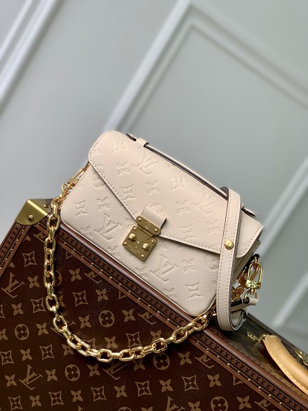 Louis Vuitton M22942 Women's strape Shouder bag Real Leather 