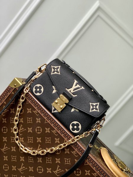  Louis Vuitton M46596 Women's Shoulder Bag Pochette Métis East West  Monogram Empreinte Reather Leather 