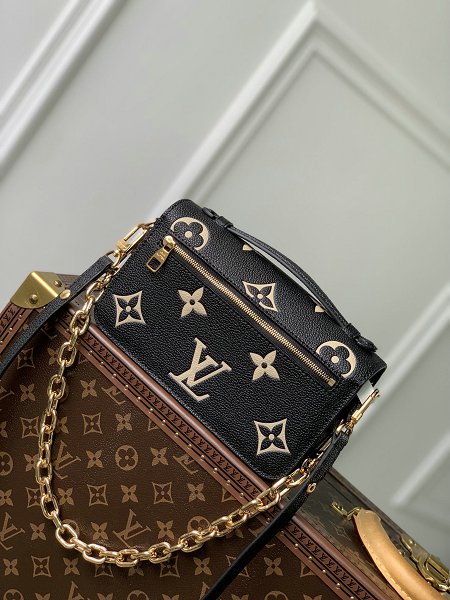  Louis Vuitton M46596 Women's Shoulder Bag Pochette Métis East West  Monogram Empreinte Reather Leather 