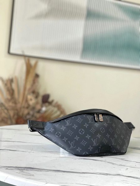 Louis Vuitton Monogram Eclipse Discovery Bum Bag Black .