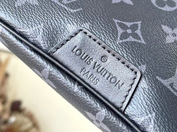 Louis Vuitton Monogram Eclipse Discovery Bum Bag Black .