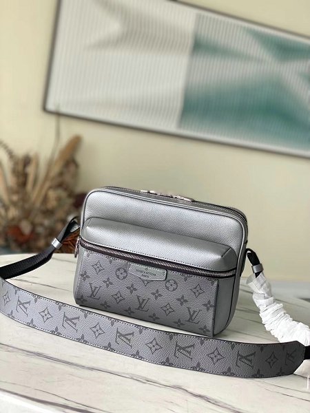 Louis Vuitton M30830 Taïga Monogram Outdoor Messenger Bag