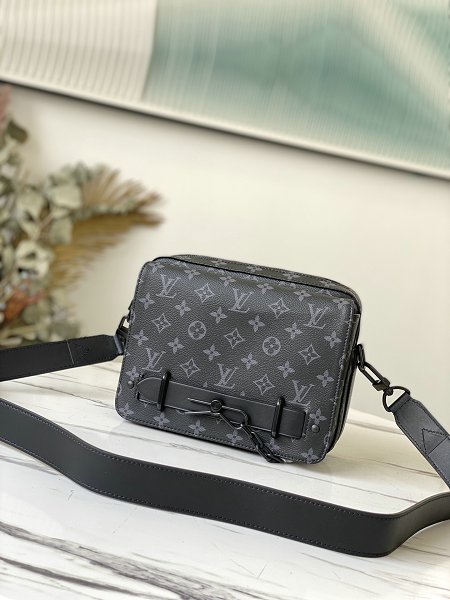 Louis Vuitton M45585  Monogram Eclipse Steamer Messenger Bag