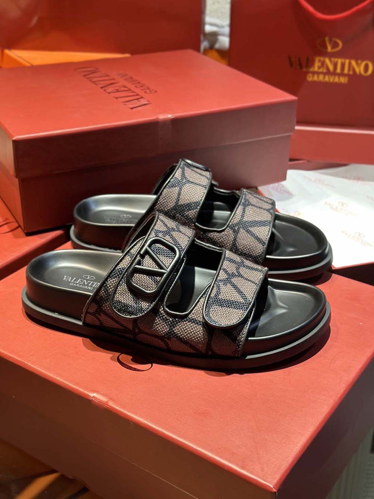 Valentino Unsex Slippers Sandals Shoes 