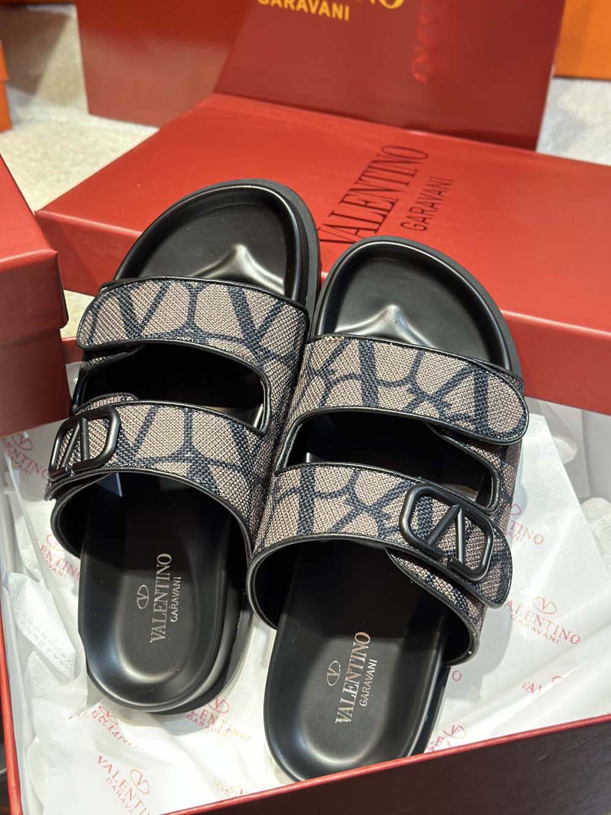 Valentino Unsex Slippers Sandals Shoes 