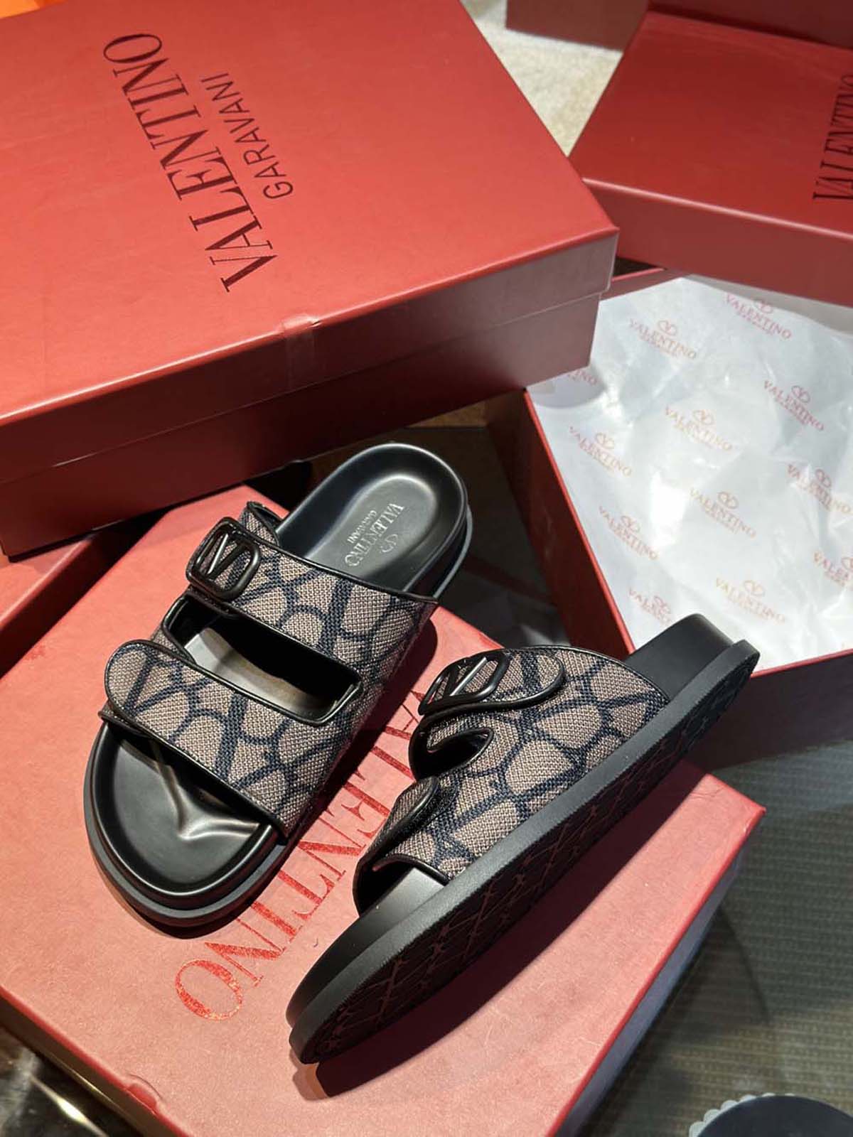 Valentino Unsex Slippers Sandals Shoes 