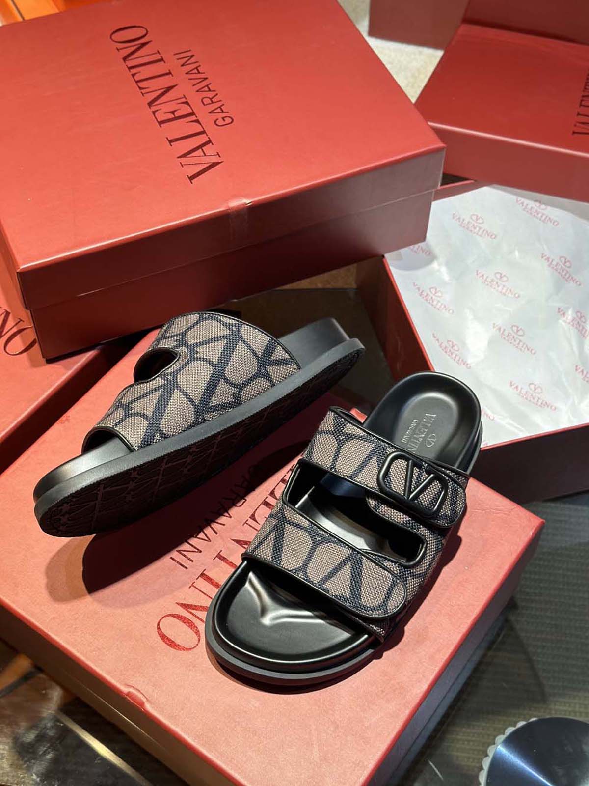 Valentino Unsex Slippers Sandals Shoes 