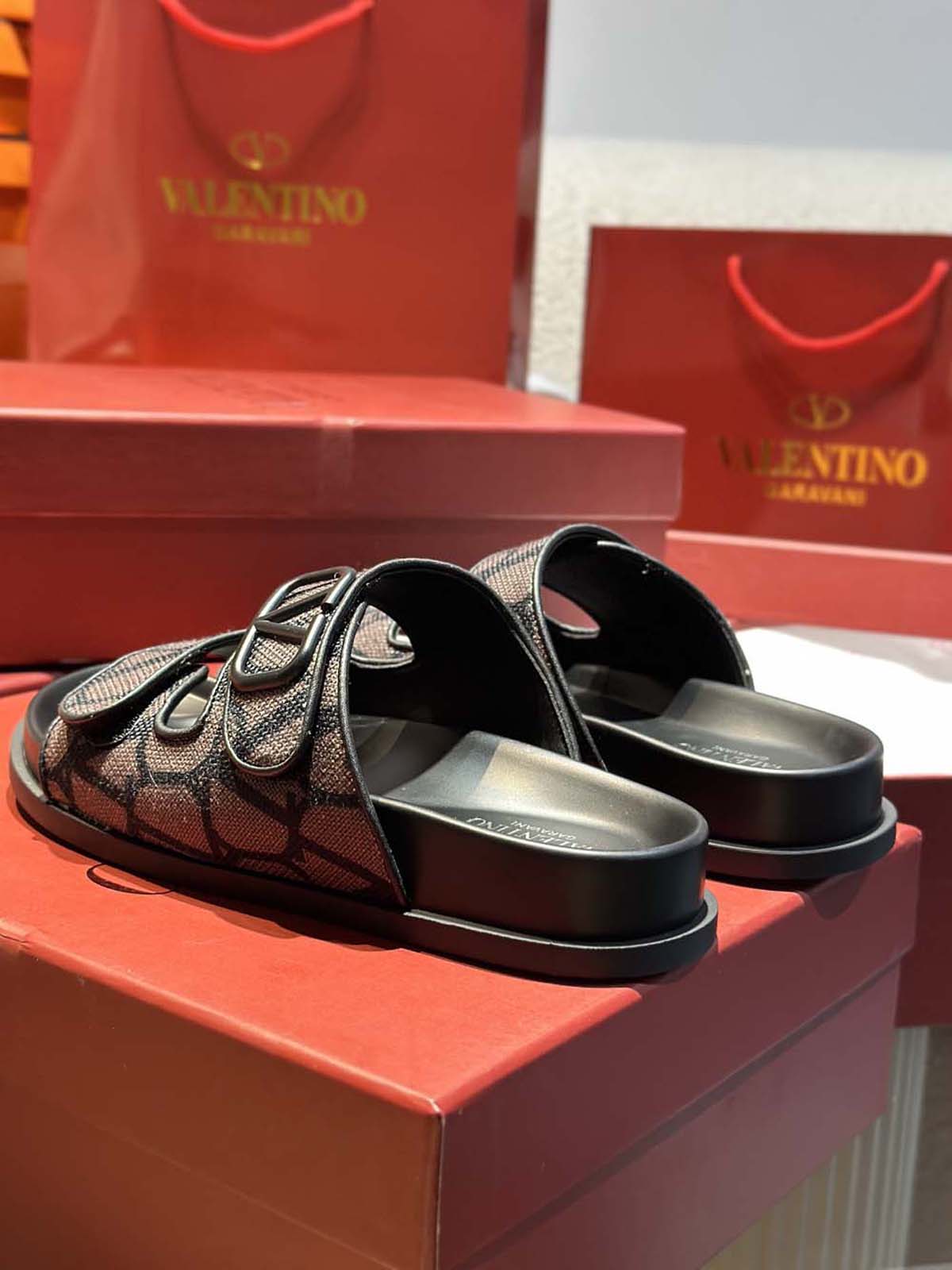 Valentino Unsex Slippers Sandals Shoes 