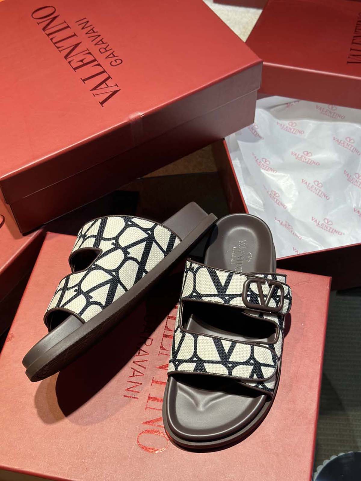 Valentino Unsex Slippers Sandals Shoes 