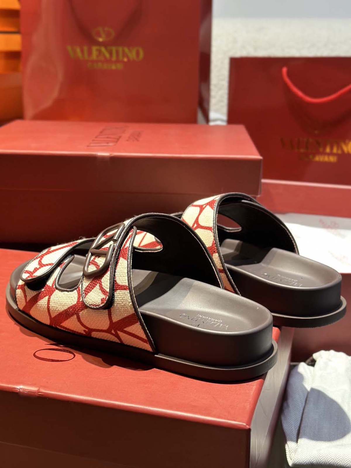 Valentino Unsex Slippers Sandals Shoes 