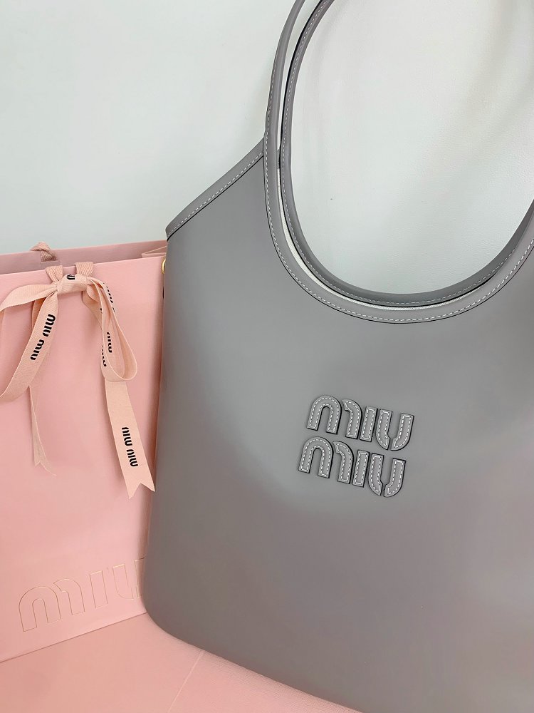 Miu Miu  Women's IVY  Tote Shoulder Bag Leather letter logo adds a unique classic style in Grey