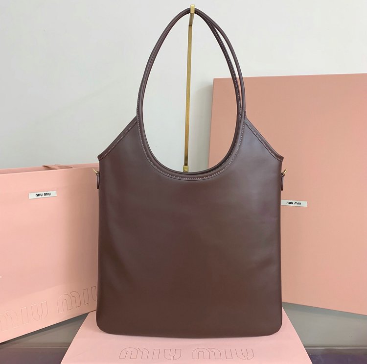 Miu Miu Women's IVY  Tote Shoulder Bag Leather letter logo adds a unique classic style 