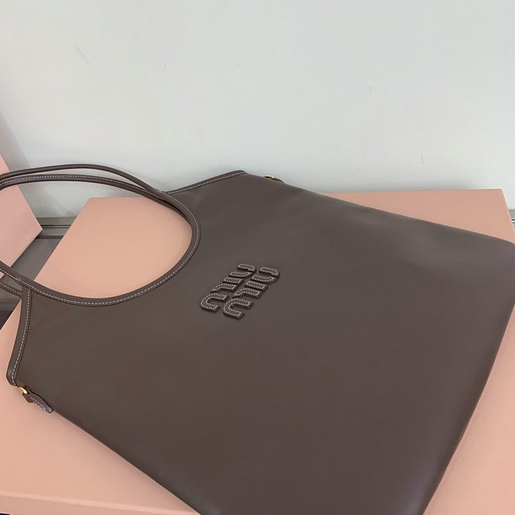 Miu Miu Women's IVY  Tote Shoulder Bag Leather letter logo adds a unique classic style 